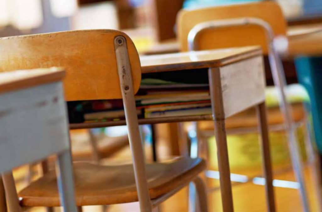 La Audiencia de Alicante condena a una multa de 1.440 euros a unos padres por el absentismo escolar continuado de sus tres hijos